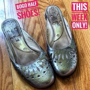 Ginger Goff Silver leather flat slipon mules size8